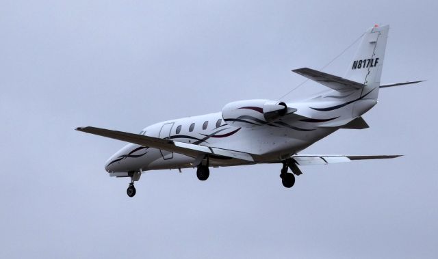 Cessna Citation Excel/XLS (N817LF) - On final is this 2001 Cessna Citation 560XL in the Winter of 2019.