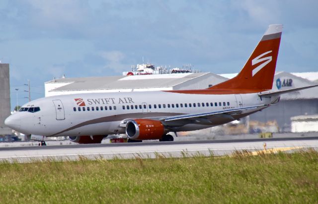 BOEING 737-300 (N531AU)