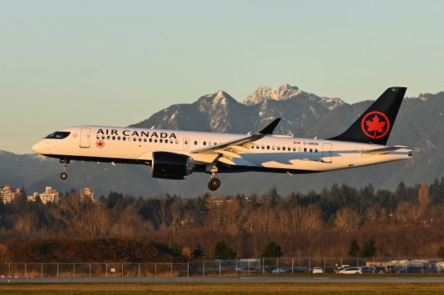 Airbus A220-300 (C-GMZN)