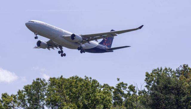 Airbus A330-300 (OO-SFY)