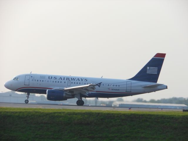 Airbus A319 (N765US)