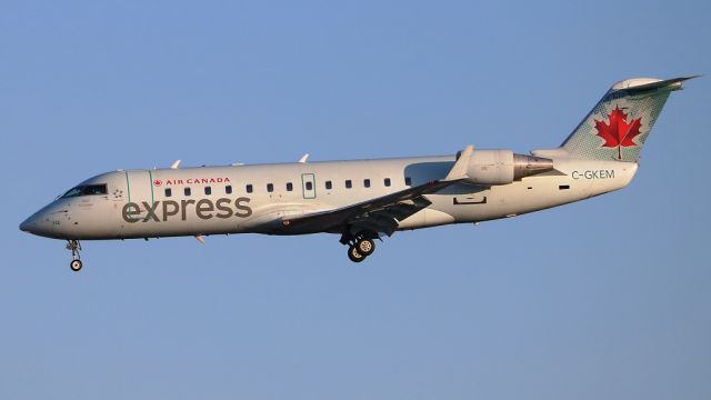 Canadair Regional Jet CRJ-200 (C-GKEM) - April 8 2018