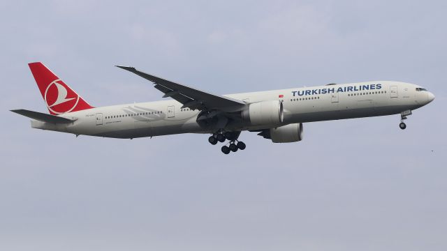 BOEING 777-300 (TC-JJJ)