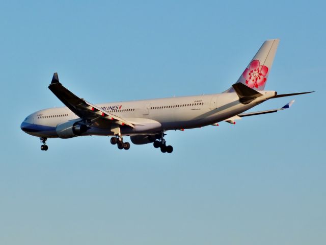 Airbus A330-300 (B-18353)