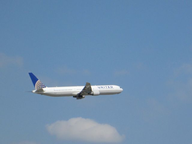 BOEING 767-400 (N646UA)