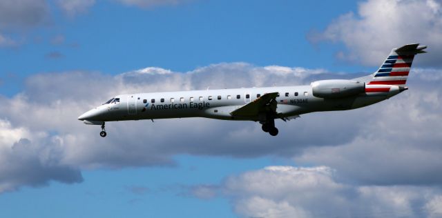 Embraer ERJ-145 (N630AE) - On final is this 1999 American Airlines Eagle Embraer 145LR in the Summer of 2020.