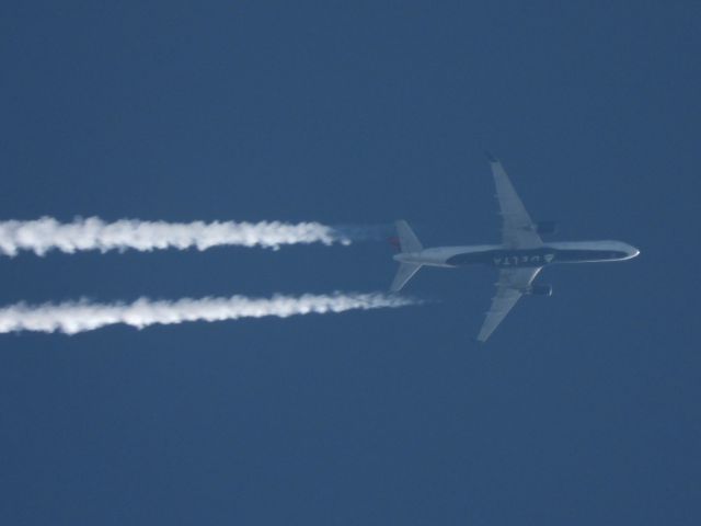 Boeing 757-200 (N819DX)