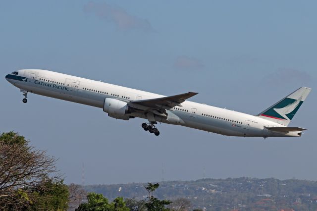 BOEING 777-300 (B-HNO)
