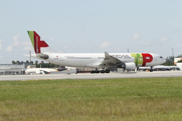 Airbus A330-300 (CS-TOP)