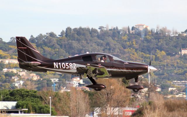 Cessna 400 (N10582)