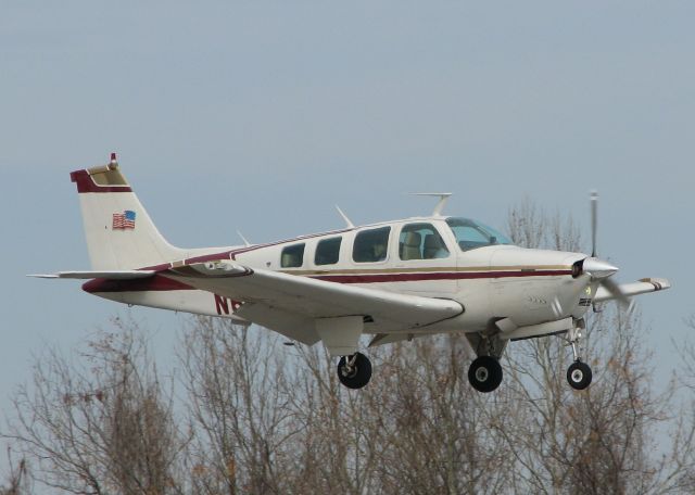 Beechcraft Bonanza (36) (N6640S) - Landing on runway 14 at the Downtown Shreveport airport.