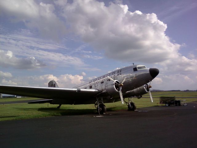 Douglas DC-3 (N4550J) - Dodson International Air DC-3 parked @ KSYI. Based at KMOR. Most recently used for flight training, and Part 135 operations.