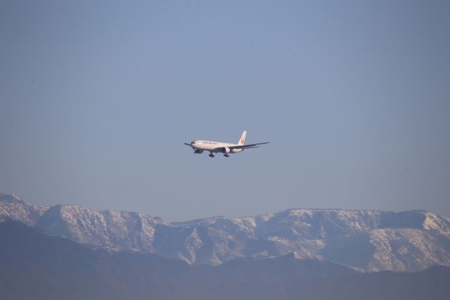 BOEING 777-300ER (JA742J)