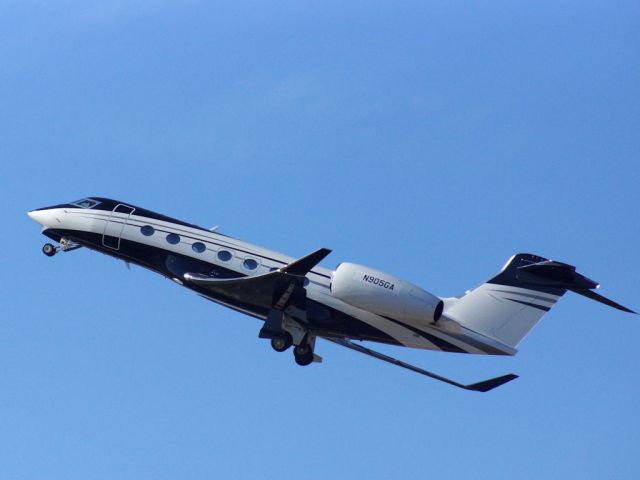 Gulfstream Aerospace Gulfstream G500 (N905GA) - Departing Saratoga County Airport- NY on 13-Feb-2023