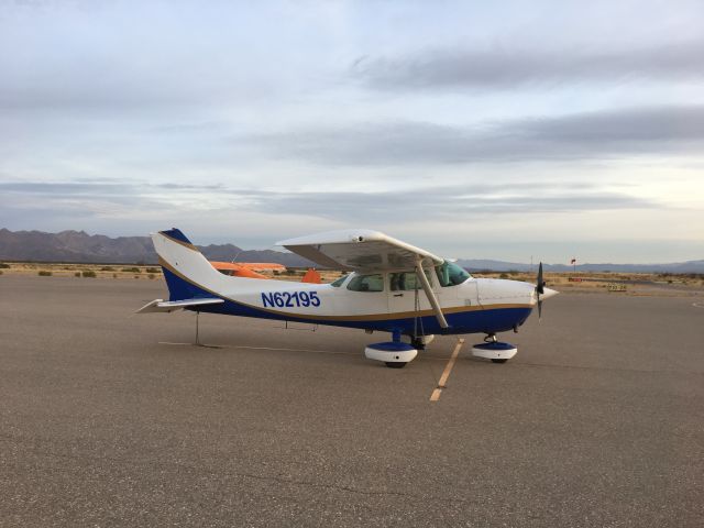 Cessna Skyhawk (N62195)