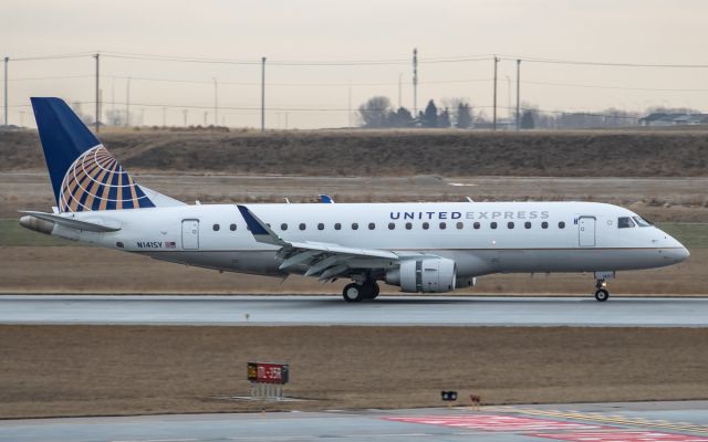 EMBRAER 175 (long wing) (N141SY)