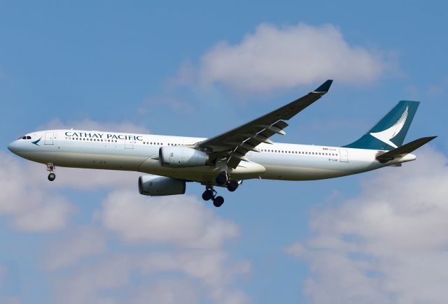 B-LAK — - CATHAY PACIFIC AIRWAYS - AIRBUS A330-343 - REG B-LAK (CN 1196) - ADELAIDE INTERNATIONAL AIRPORT SA. AUSTRALIA - YPAD 20/7/2019