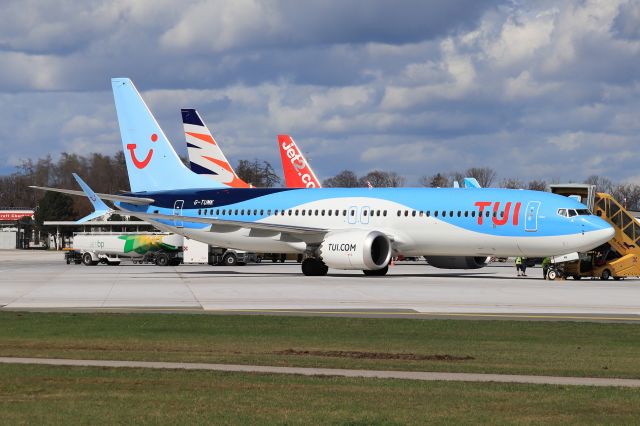 Boeing 737 MAX 8 (G-TUMK)
