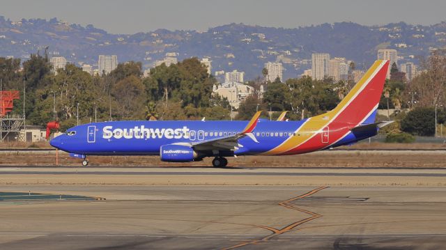 Boeing 737-800 (N8671D)