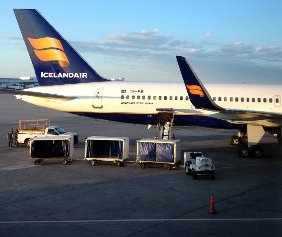 Boeing 757-200 (TF-FIR) - ICE671 getting ready for an overnight stay in Denver!