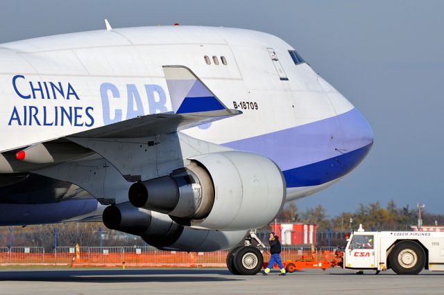 Boeing 747-400 (B-18709)