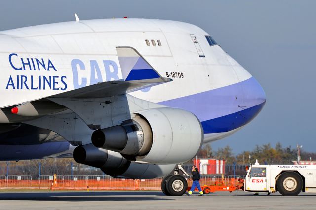 Boeing 747-400 (B-18709)