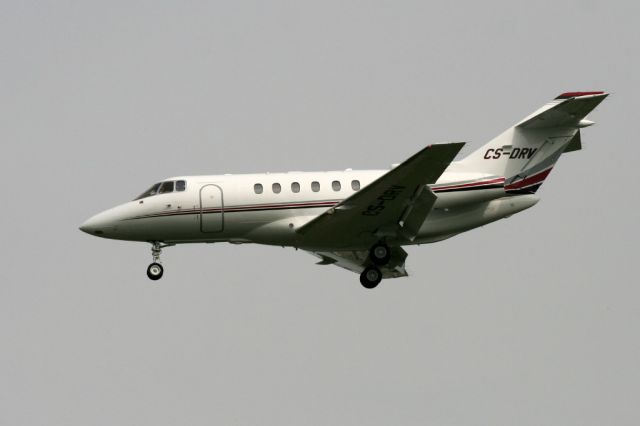 Hawker 800 (CS-DRV)