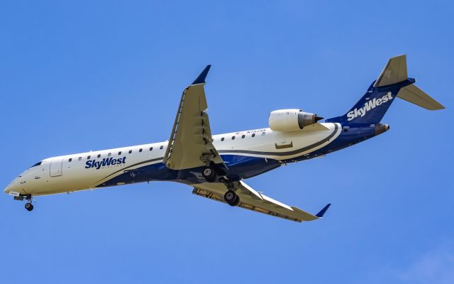 Canadair Regional Jet CRJ-700 (N752SK)