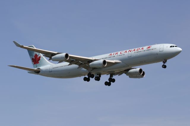 Airbus A340-300 (C-FYLU) - August 6, 2005 - arrived Toronto 