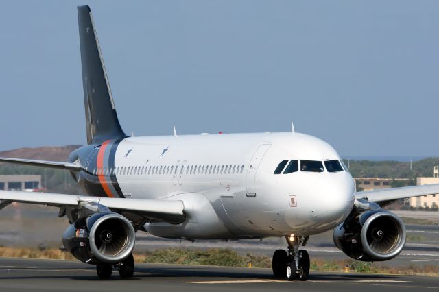 Airbus A320 (G-POWM)
