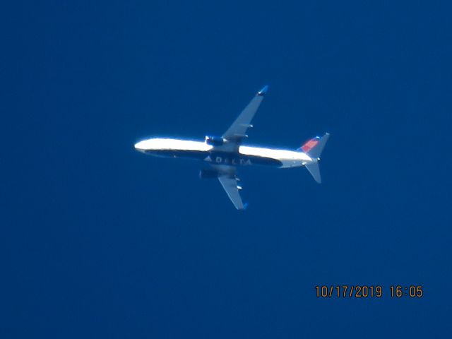 Boeing 737-900 (N904DN)