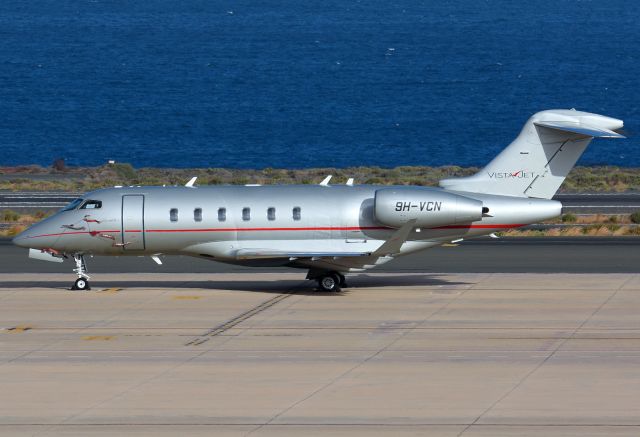 Canadair Challenger 350 (9H-VCN)