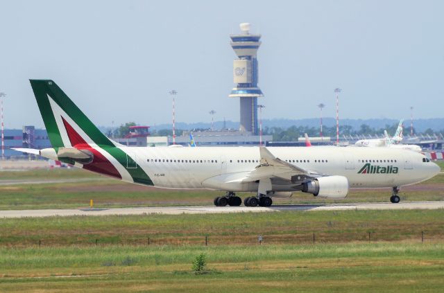 Airbus A330-200 (I-EJGB)