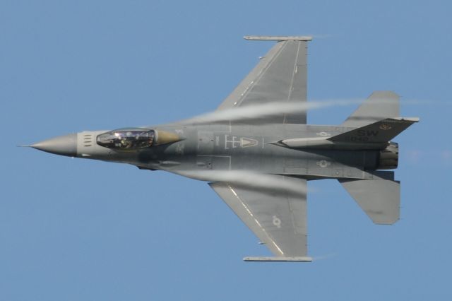 Lockheed F-16 Fighting Falcon —