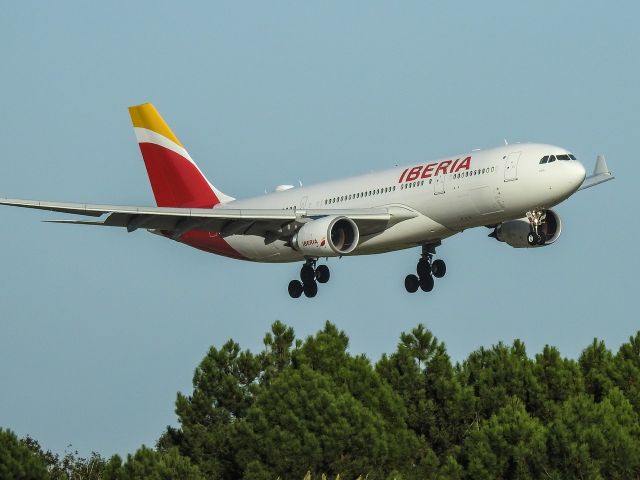 Airbus A330-200 (EC-MLP)