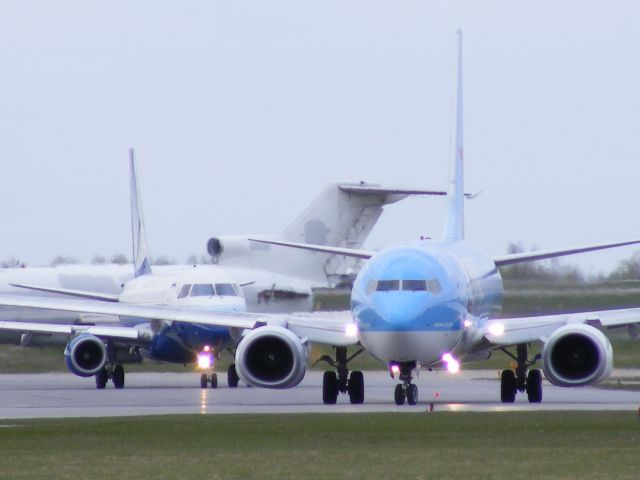 Boeing 737-800 (D-AUTH) - canjet