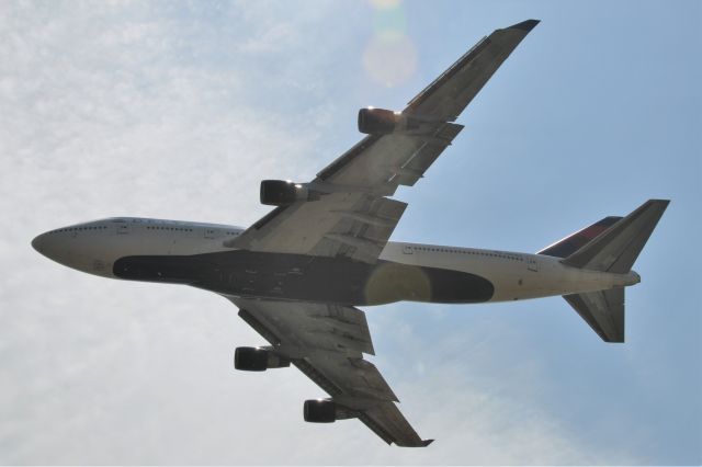 Boeing 747-400 (N662US) - Aluminum Overcast