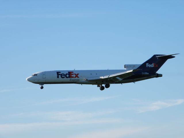 BOEING 727-200 (C-FMEY) - Fedex Landing Runway 29 Moncton, NB, Canada, 05/31/2010