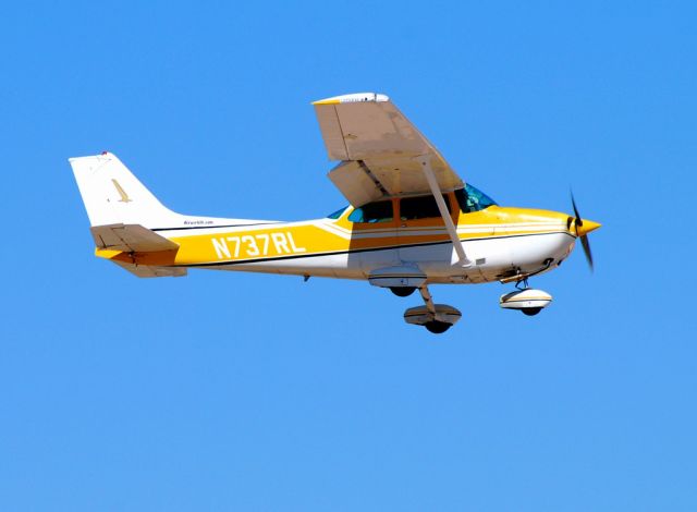 N737RL — - N737RL, 1977 Cessna 172N, C/N: 17269615   October 5, 2010 North Las Vegas Airport (IATA: VGT, ICAO: KVGT, FAA LID: VGT) Photo: Tomas Del Coro