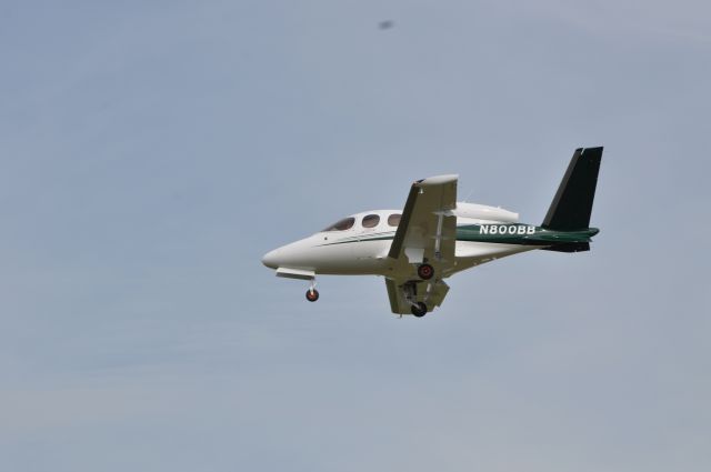 Cirrus Vision SF50 (N800BB)