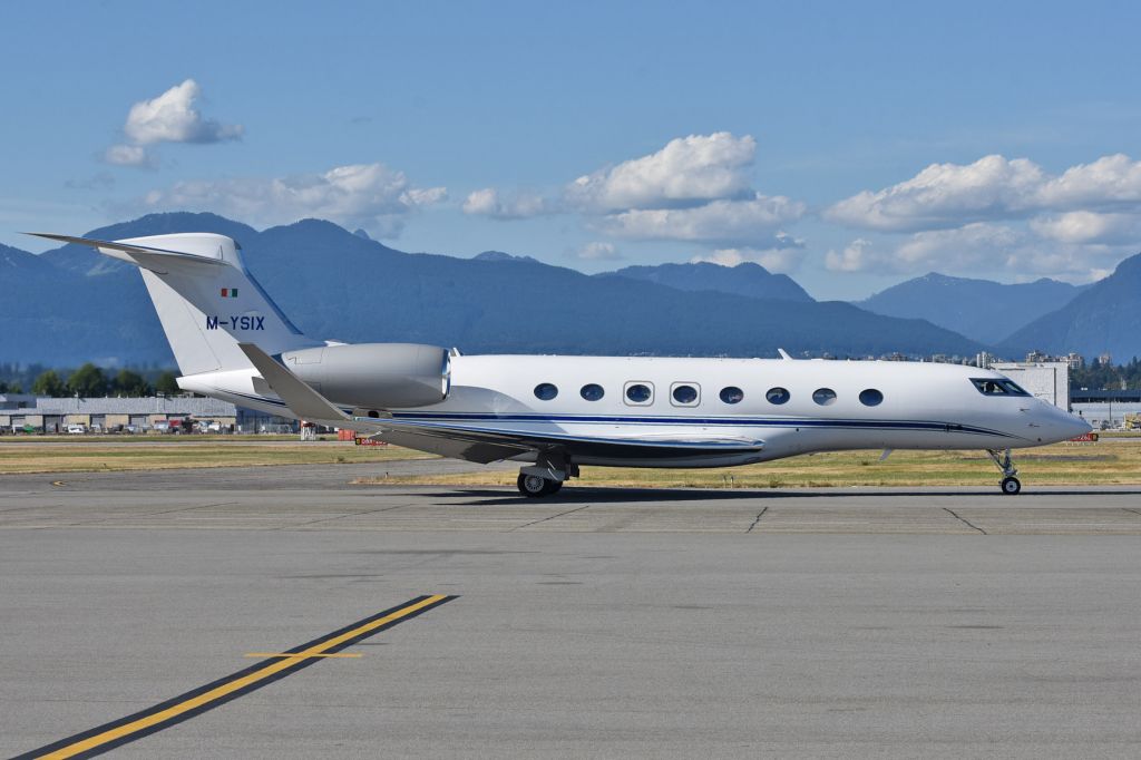 Gulfstream Aerospace Gulfstream G650 (M-YSIX)