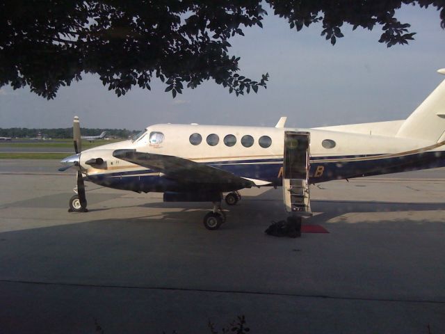 Beechcraft Super King Air 200 (N20LB)