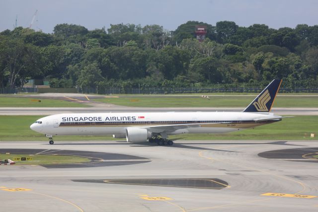 BOEING 777-300ER (9V-SWP)