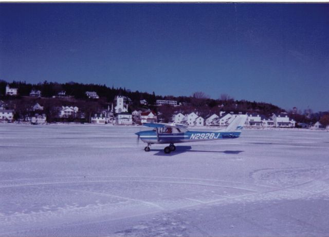 Cessna Commuter (N2928J) - Haldimand bay Mackinac Island 2006