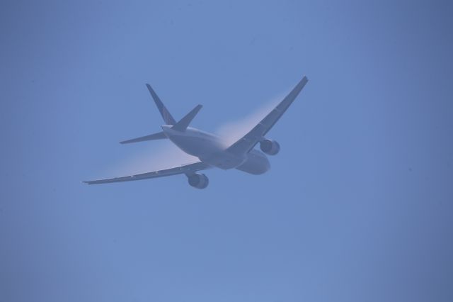Boeing 777-200 (N221UA)
