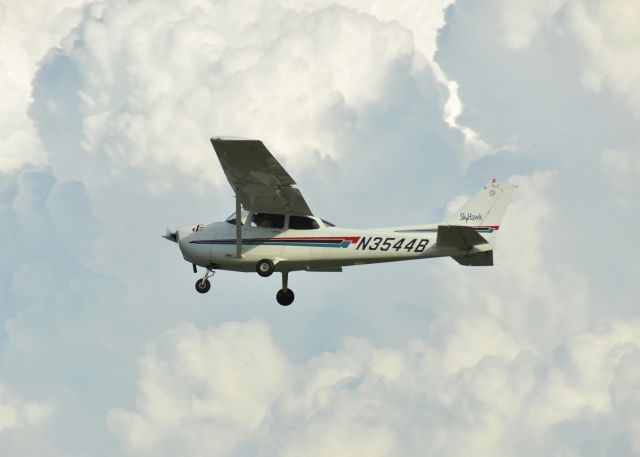 Cessna Skyhawk (N3544B) - Cessna 172R Skyhawk N3544B over Ann Arbor