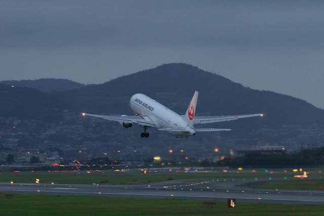 BOEING 767-300 (JA656J)