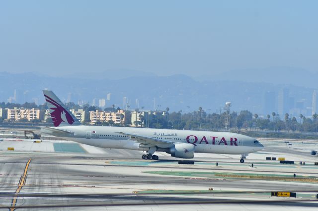 BOEING 777-200LR (A7-BBH)