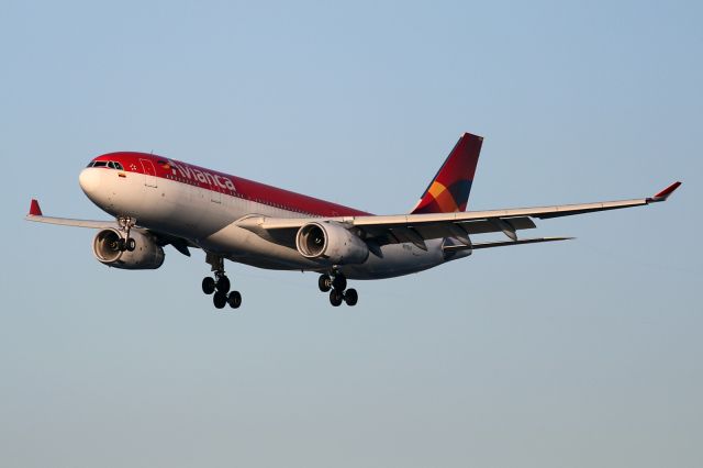 Airbus A330-300 (N975AV)