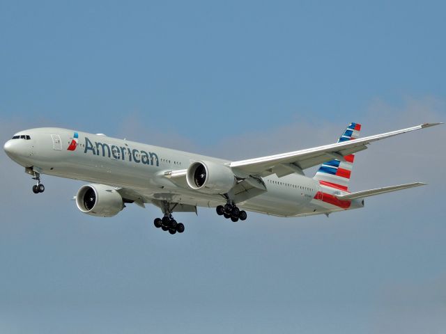 BOEING 777-300ER (N724AN) - Boeing 777-323(ER)  (CN 31548) American Airlines - Aeroporto Internacional de São Paulo-Guarulhos (GRU/SBGR) - Guarulhos / São Paulo, Brazil